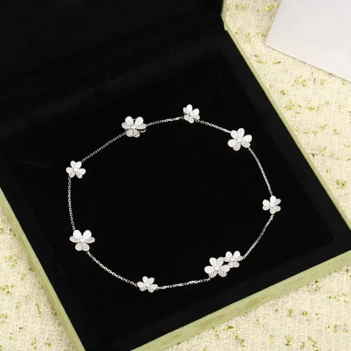 Pomuse FRIVOLE SILVER 9 FLOWERS NECKLACE