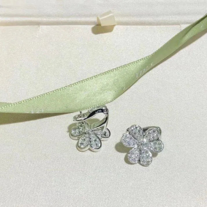 Pomuse FRIVOLE SILVER FLOWER DIAMOND EARRINGS