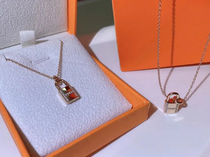 Pomuse H ADVANCED NICHE LOCK HEAD NECKLACE DIAMONDS