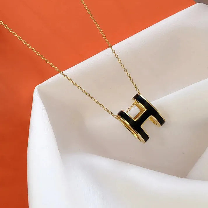 Pomuse H CLIC BLACK ENAMEL GOLD NECKLACE