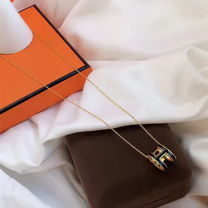Pomuse H CLIC BLACK ENAMEL GOLD NECKLACE