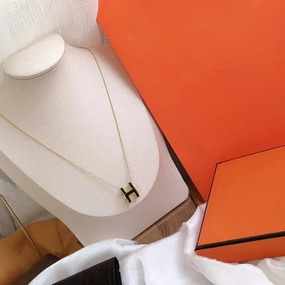 Pomuse H CLIC BLACK ENAMEL GOLD NECKLACE