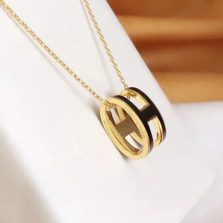 Pomuse H CLIC BLACK ENAMEL GOLD NECKLACE