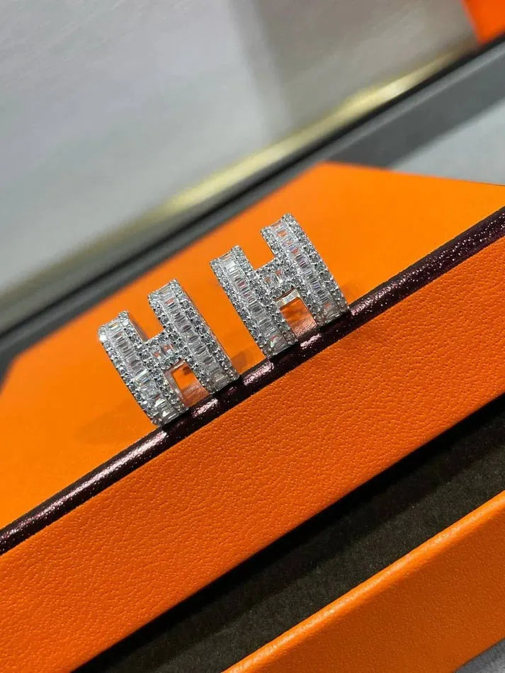 Pomuse H STUD EARRINGS WITH SILVER DIAMONDS