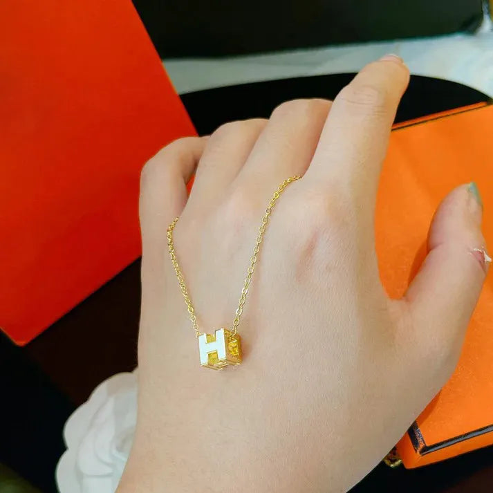 Pomuse H WHITE SQUARE GOLD NECKLACE