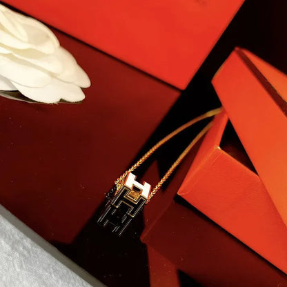 Pomuse H WHITE SQUARE GOLD NECKLACE