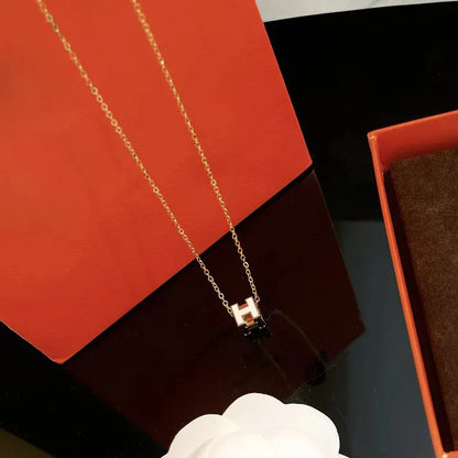 Pomuse H WHITE SQUARE GOLD NECKLACE