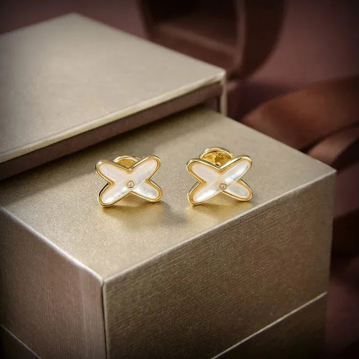 Pomuse JEUX DE WHITE MOP GOLD DIAMOND EARRINGS
