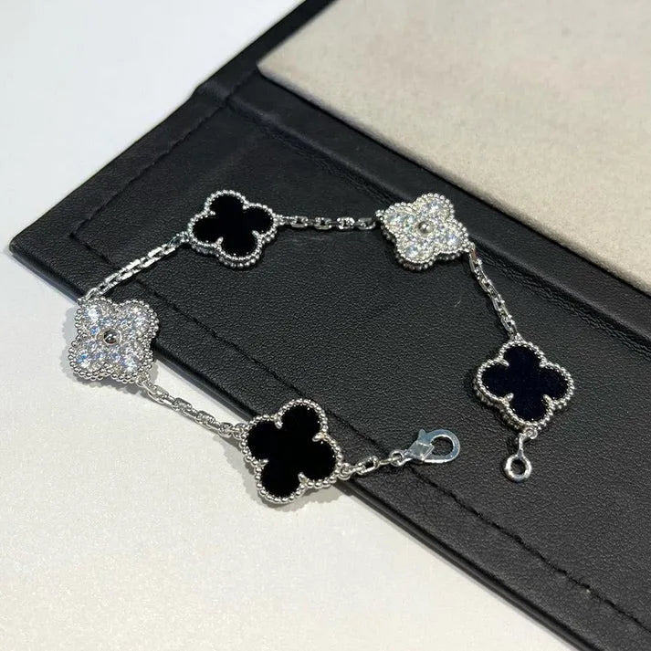 Pomuse CLOVER 5 MOTIF ONYXS DIAMOND BRACELET SILVER