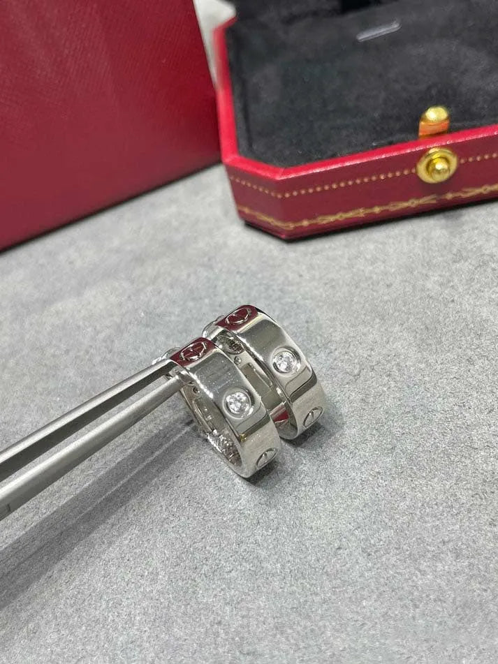 Pomuse LOVE 5.5MM 1 DIAMOND EARRINGS