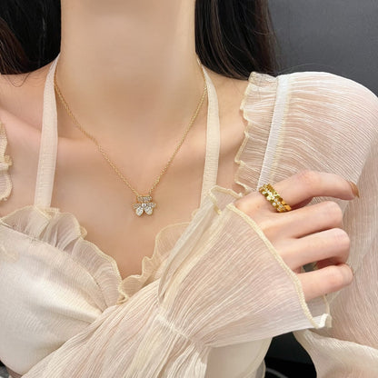 Pomuse FRIVOLE FLOWER DIAMOND NECKLACE