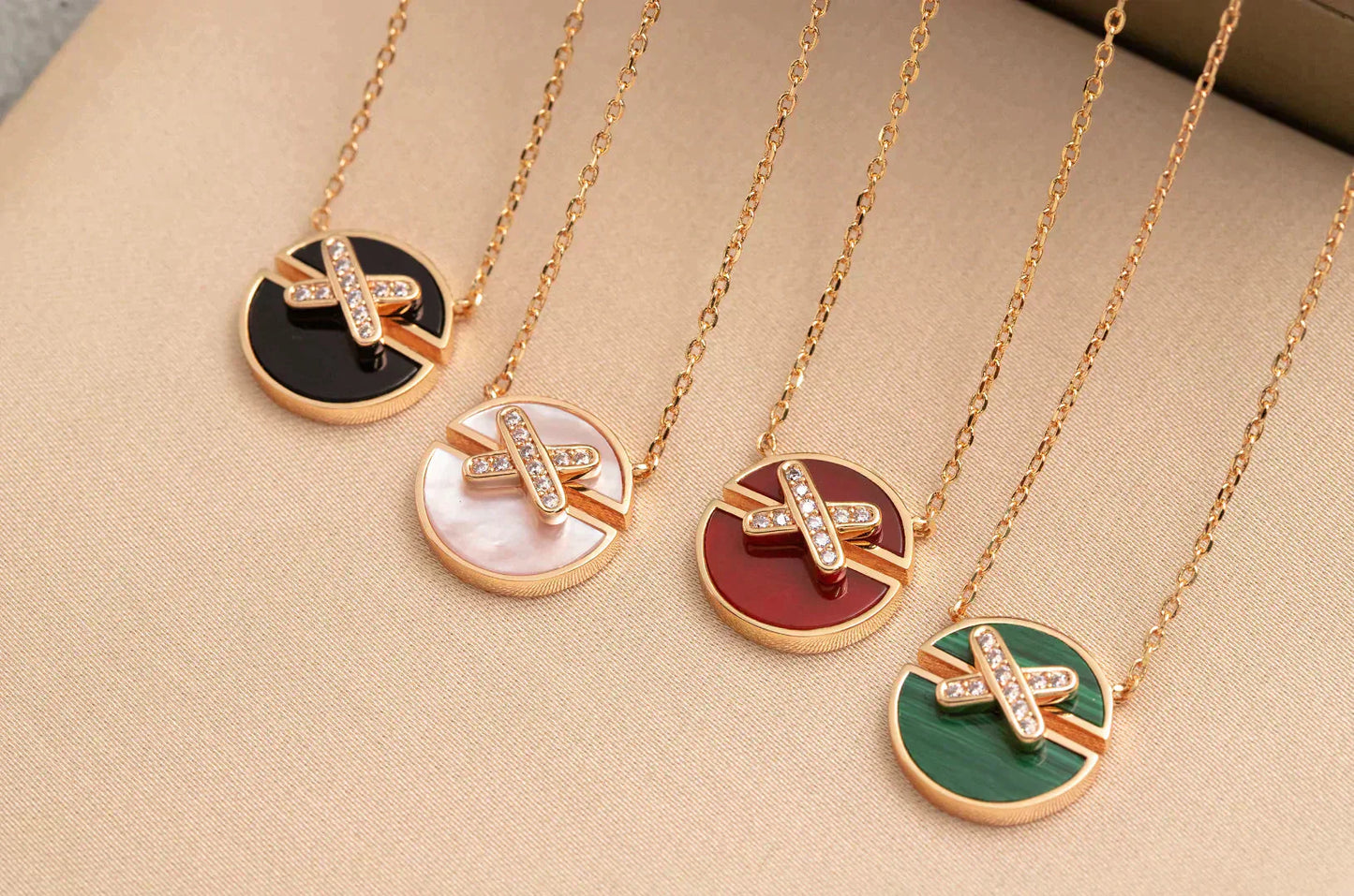 Pomuse JEUX DE ROSE GOLD DIAMOND NECKLACE