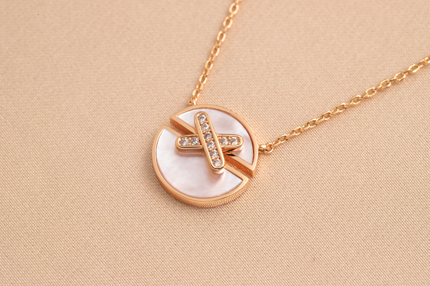 Pomuse JEUX DE PINK GOLD DIAMOND NECKLACE