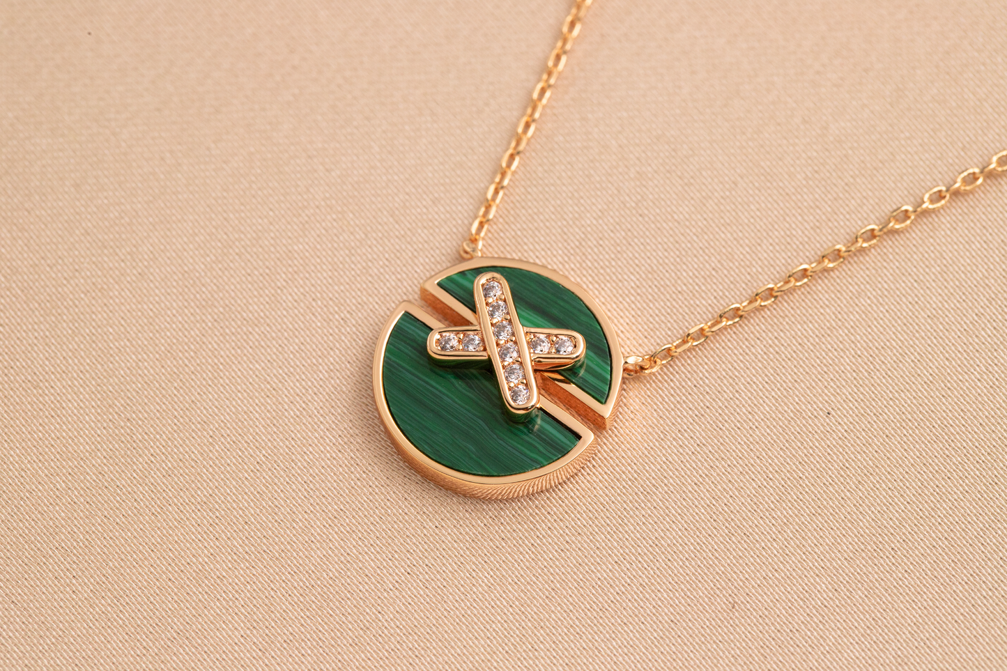 Pomuse JEUX DE PINK GOLD DIAMOND NECKLACE