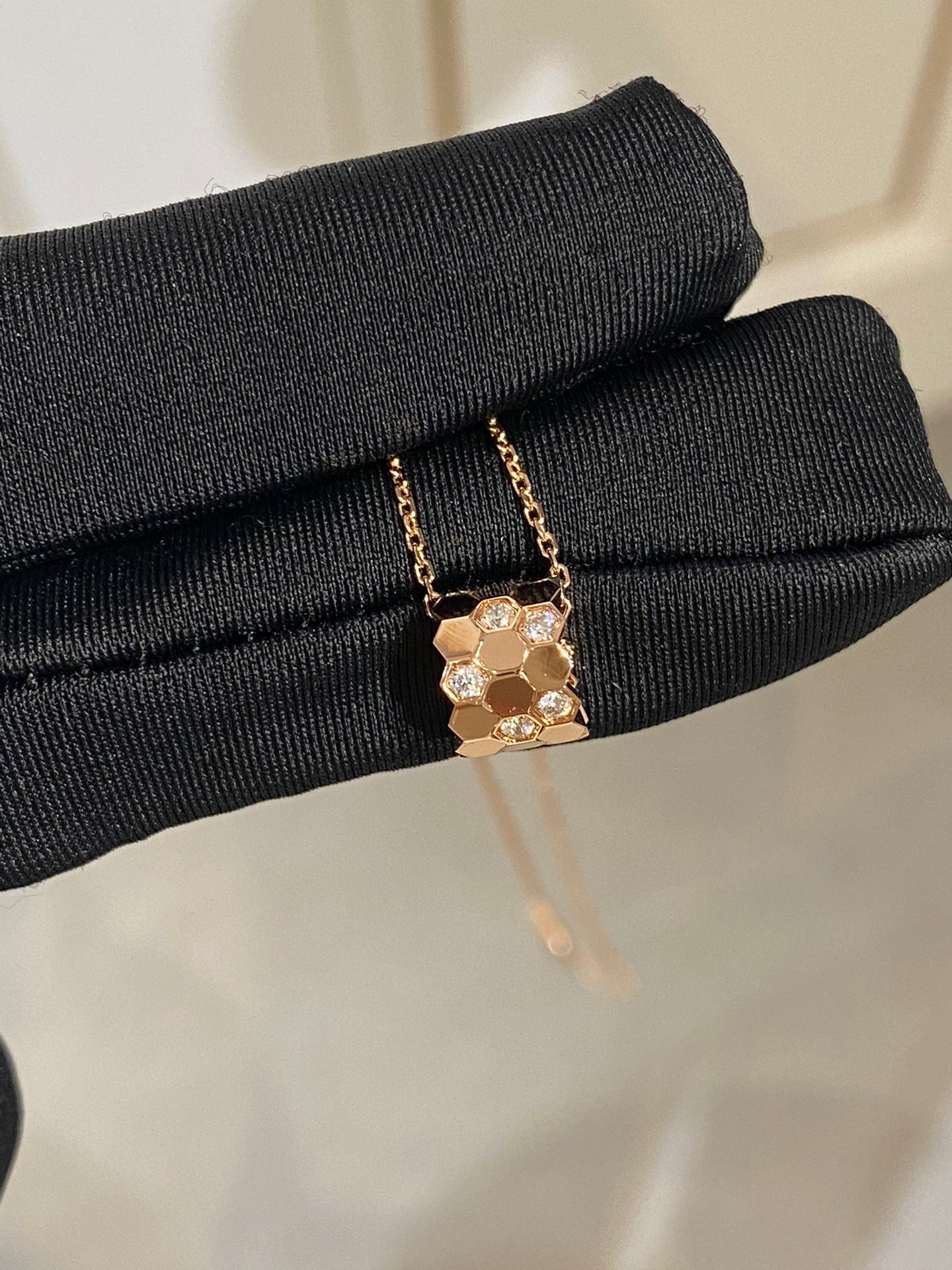 Pomuse BEE LOVE DIAMOND NECKLACE