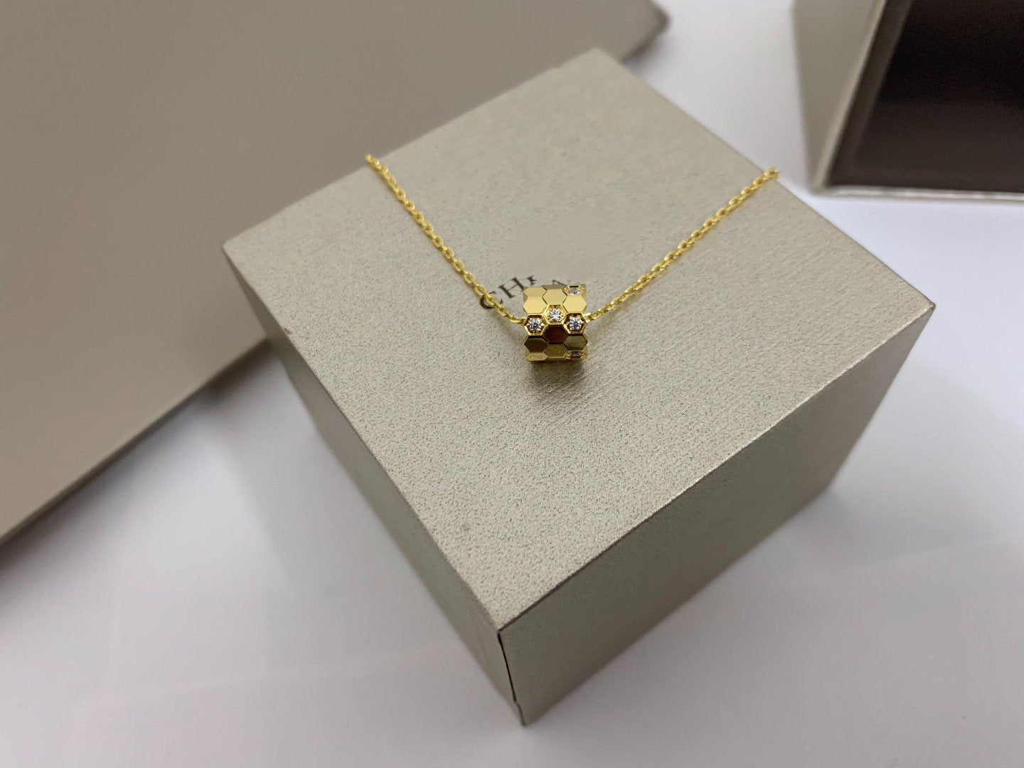 Pomuse BEE LOVE DIAMOND NECKLACE