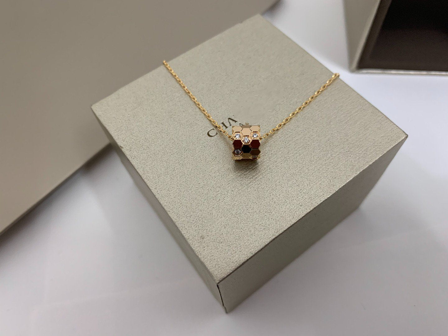 Pomuse BEE LOVE DIAMOND NECKLACE