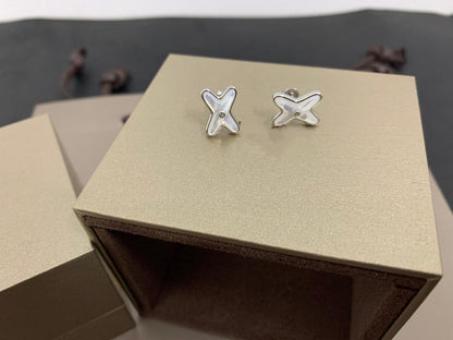 Pomuse JEUX DE WHITE MOP SILVER DIAMOND EARRINGS