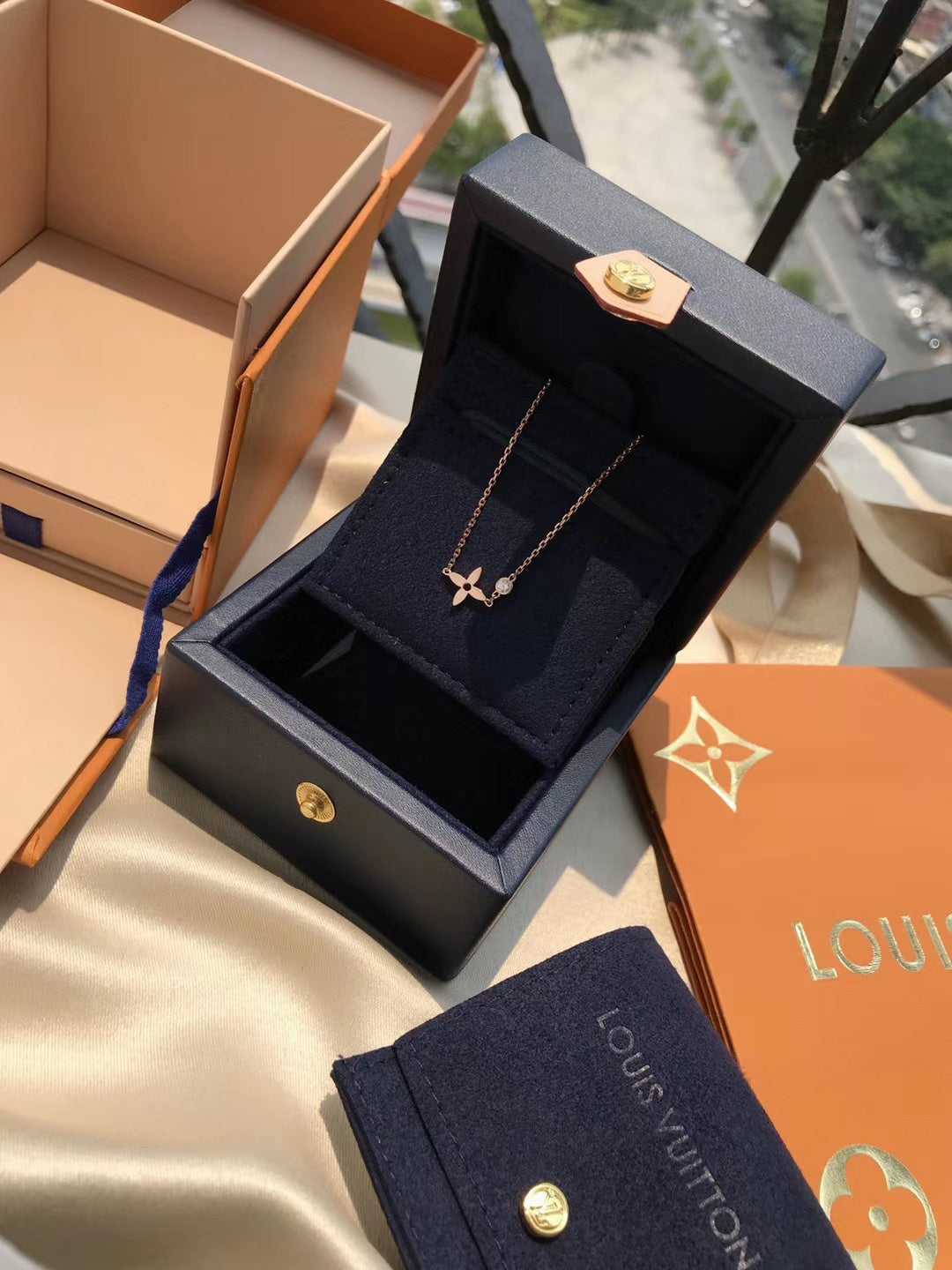 Pomuse BLOSSOM PENDANT PINK GOLD AND DIAMOND