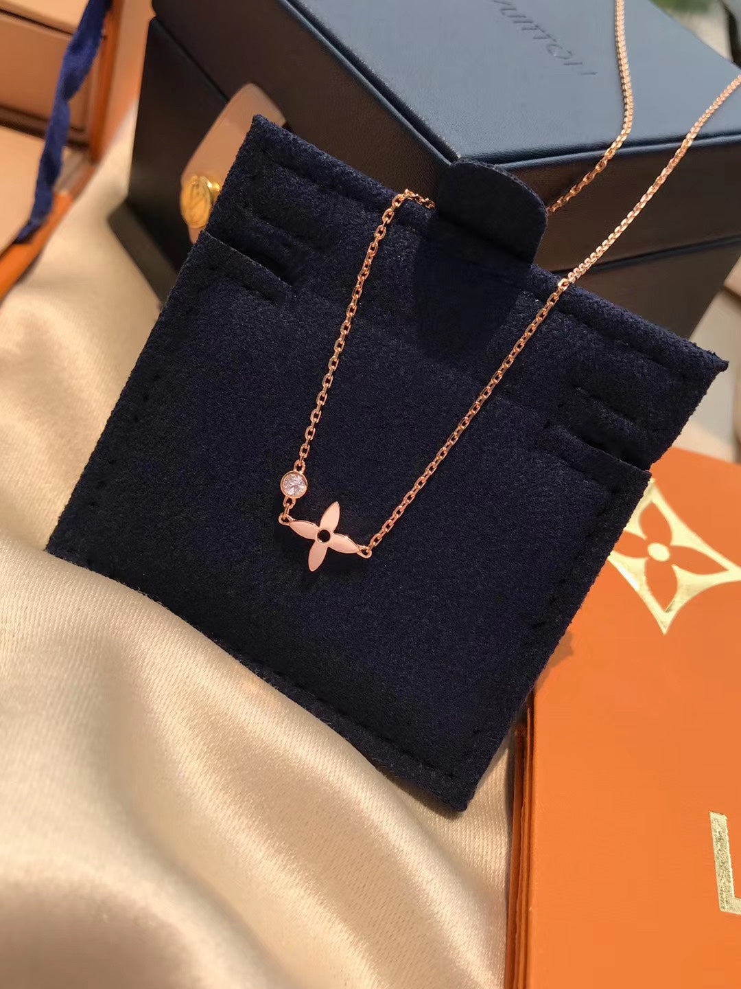 Pomuse BLOSSOM PENDANT PINK GOLD AND DIAMOND