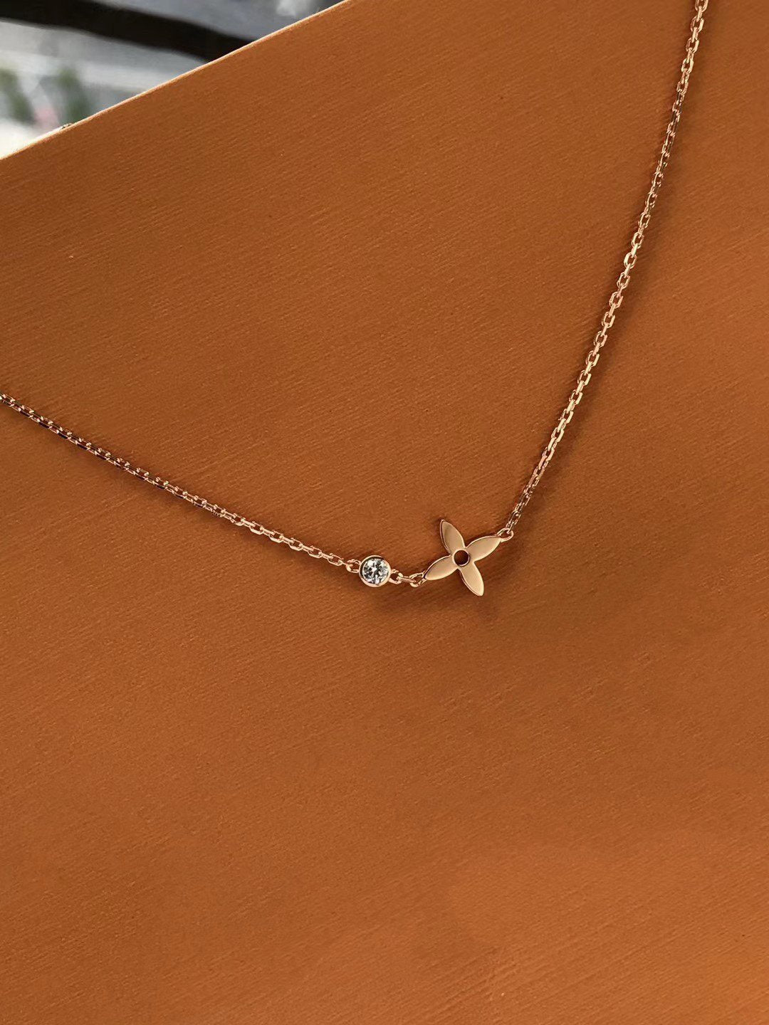 Pomuse BLOSSOM PENDANT PINK GOLD AND DIAMOND
