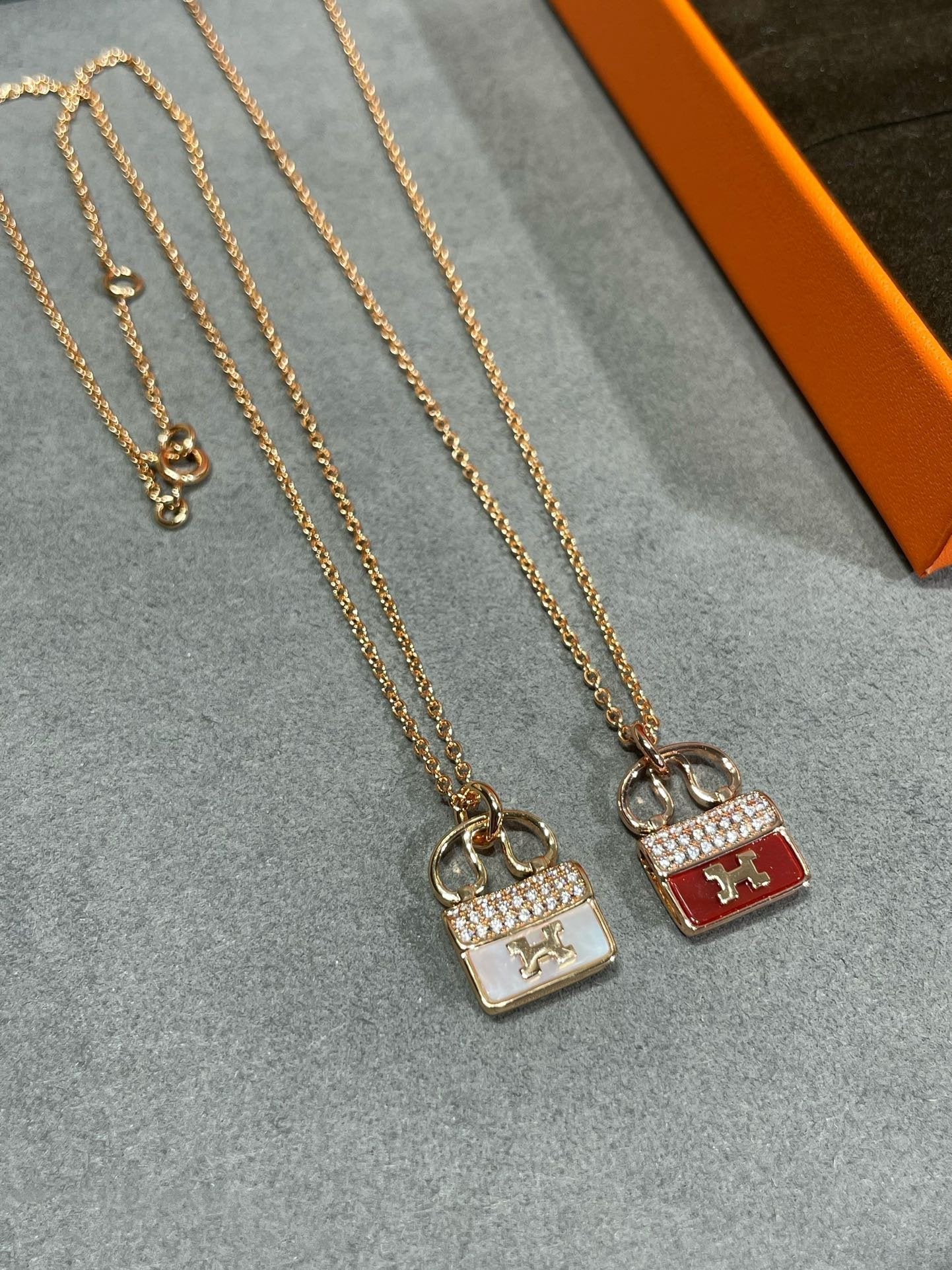 Pomuse H CIRCE MOISSANITE PENDANT NECKLACE GOLD