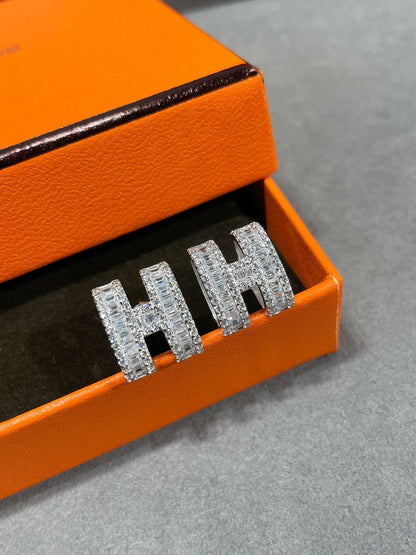 Pomuse H STUD EARRINGS WITH SILVER DIAMONDS
