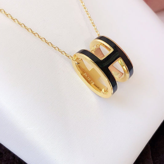 Pomuse HM CLIC BLACK ENAMEL GOLD NECKLACE