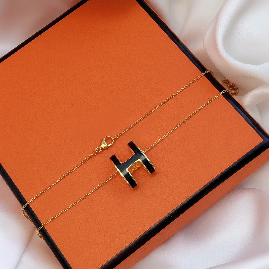 Pomuse H CLIC BLACK ENAMEL GOLD NECKLACE