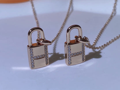 Pomuse H ADVANCED NICHE LOCK HEAD NECKLACE DIAMONDS
