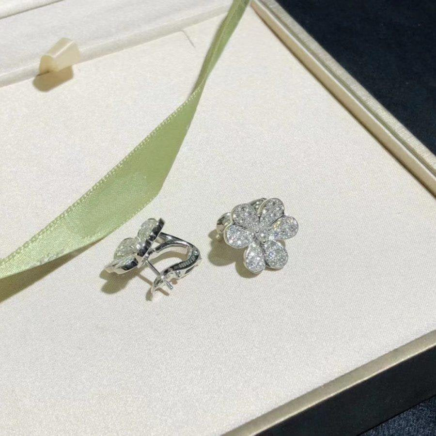 Pomuse FRIVOLE SILVER FLOWER DIAMOND EARRINGS
