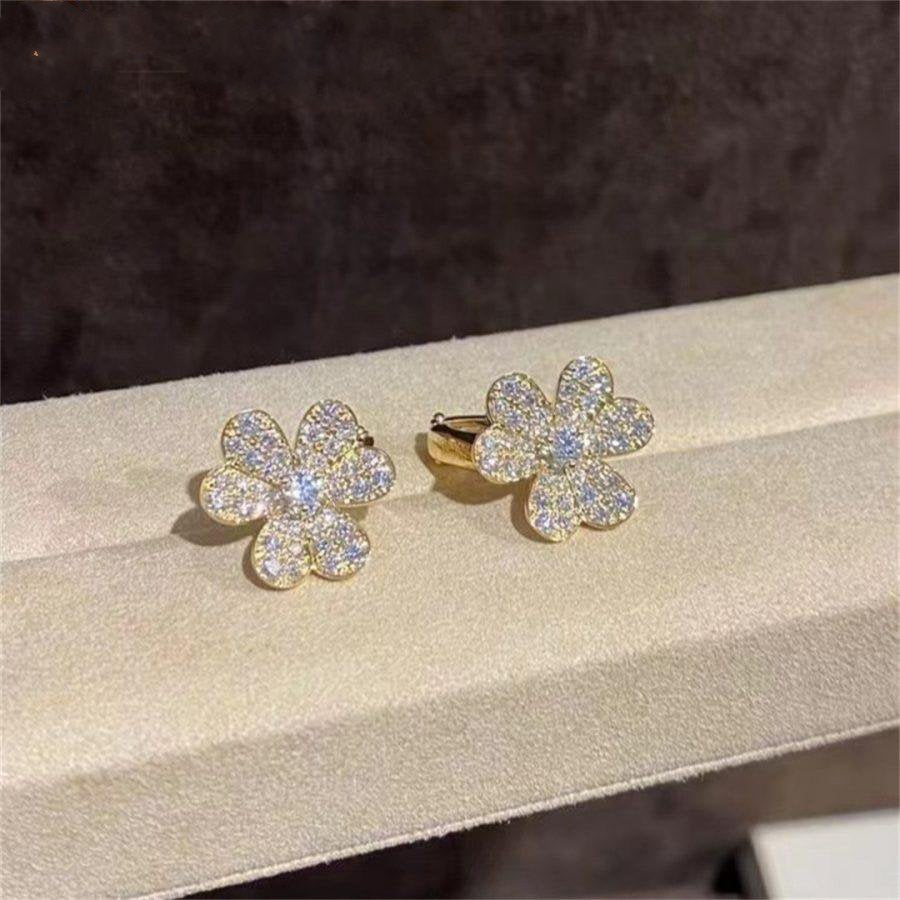 Pomuse FRIVOLE GOLD FLOWER DIAMOND EARRINGS