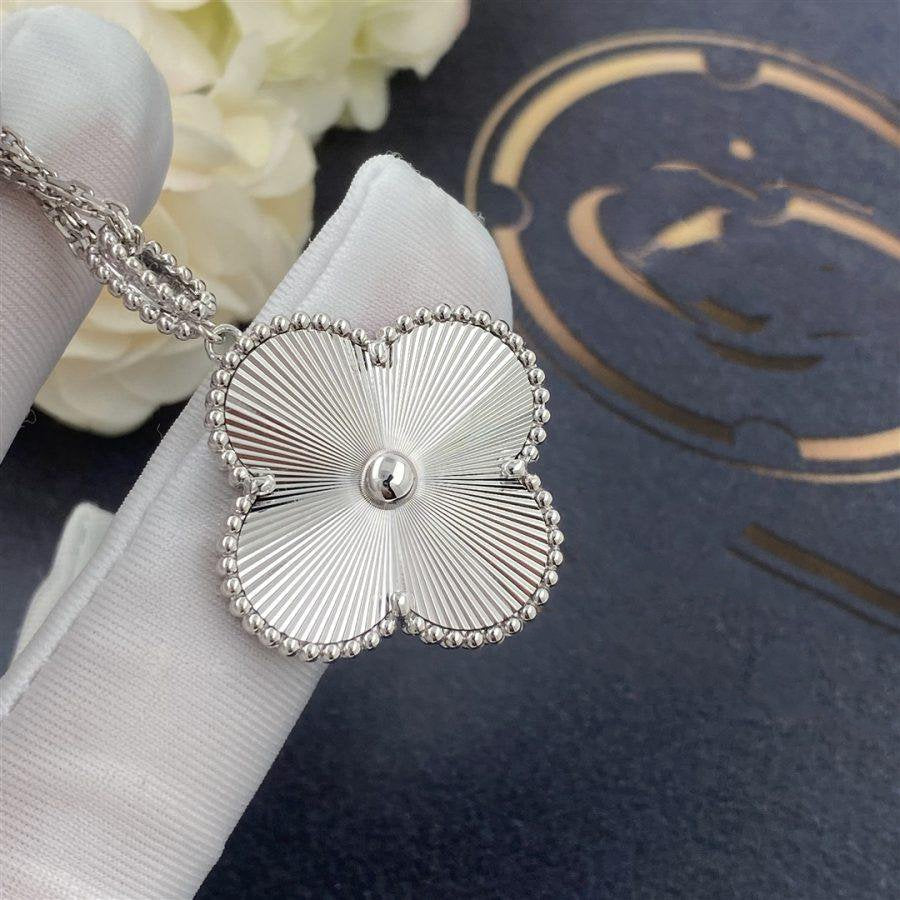 Pomuse CLOVER 25MM SILVER BIG CLOVER NECKLACE