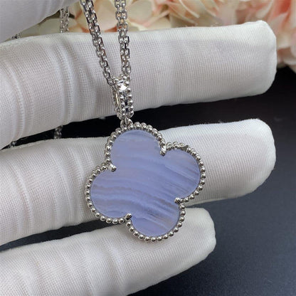 Pomuse CLOVER SILVER CHALCEDONY BIG CLOVER NECKLACE