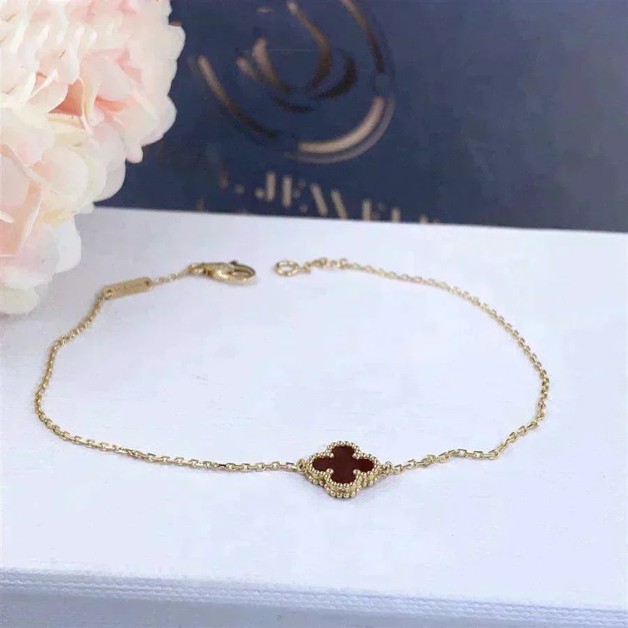 Pomuse CLOVER  CARNELIAN SINGLE FLOWER BRACELET