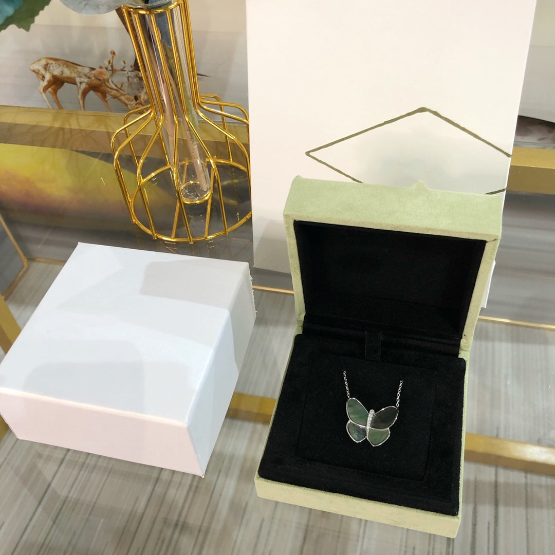 Pomuse LARGE BUTTERFLY SILVER PENDANT DIAMOND NECKLACE