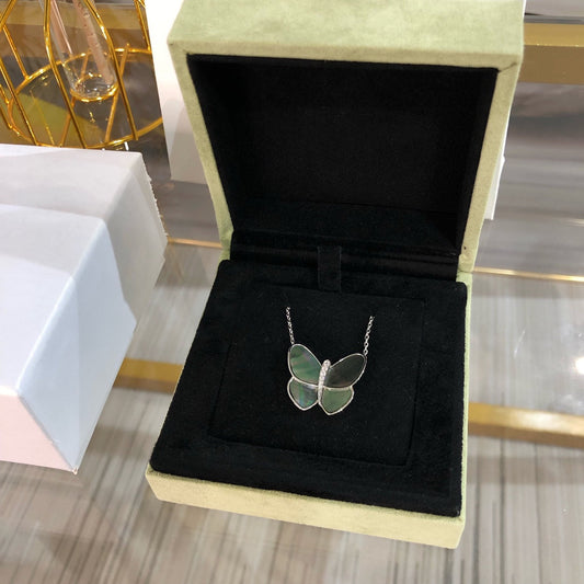 Pomuse LARGE BUTTERFLY SILVER PENDANT DIAMOND NECKLACE