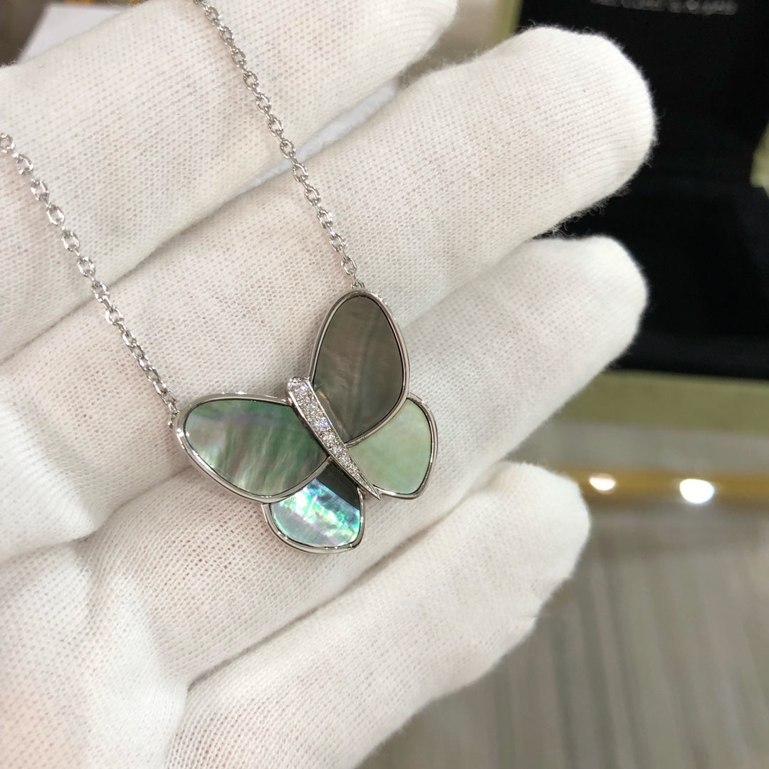 Pomuse LARGE BUTTERFLY SILVER PENDANT DIAMOND NECKLACE