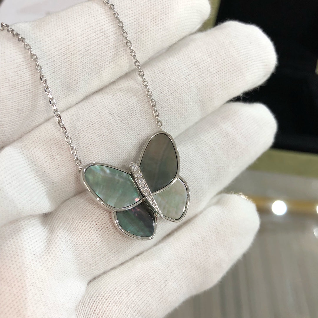 Pomuse LARGE BUTTERFLY SILVER PENDANT DIAMOND NECKLACE