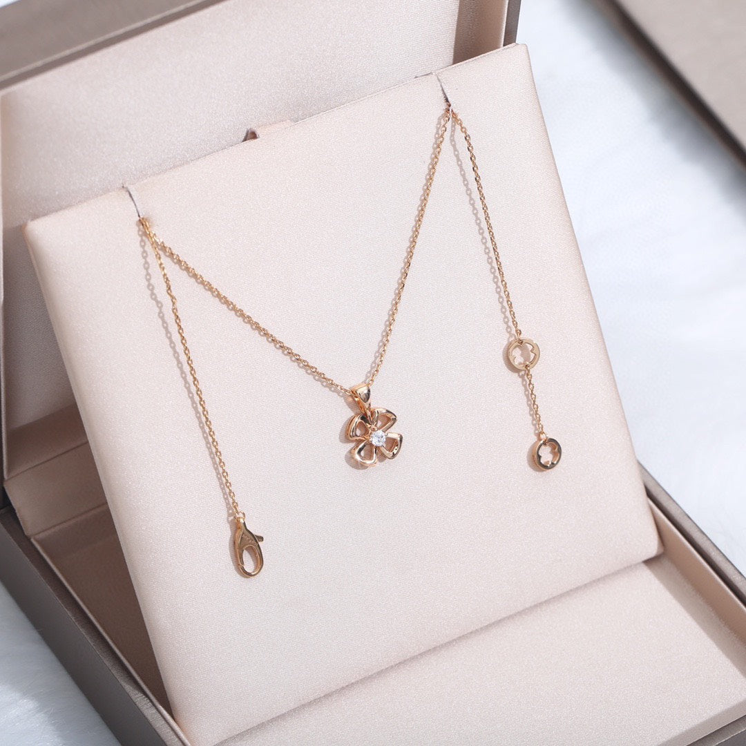 Pomuse FIOREVER NECKLACE DIAMOND CENTER