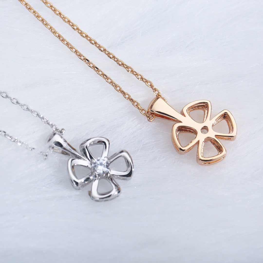 Pomuse FIOREVER NECKLACE DIAMOND CENTER