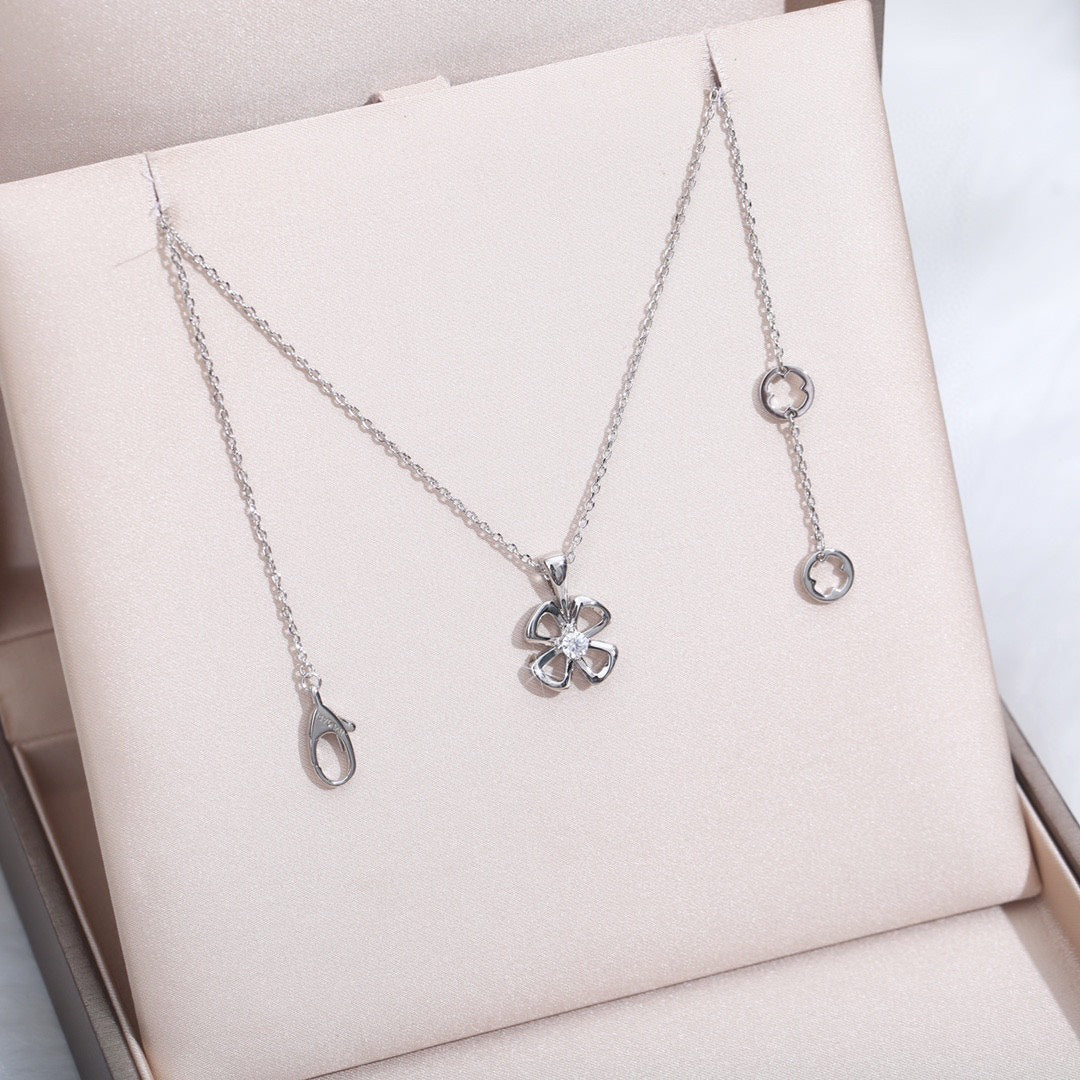 Pomuse FIOREVER NECKLACE DIAMOND CENTER