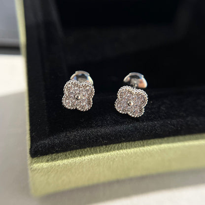 Pomuse CLOVER MINI DIAMOND STUD EARRINGS